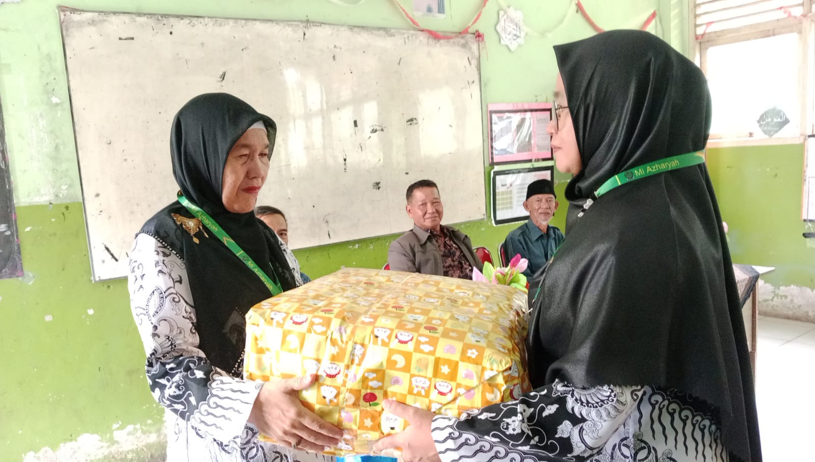 Terima Kasih Atas Jasa mu kepada MI Azharyah